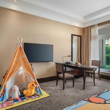 New Century Grand Hotel Xuzhou Bagian luar foto