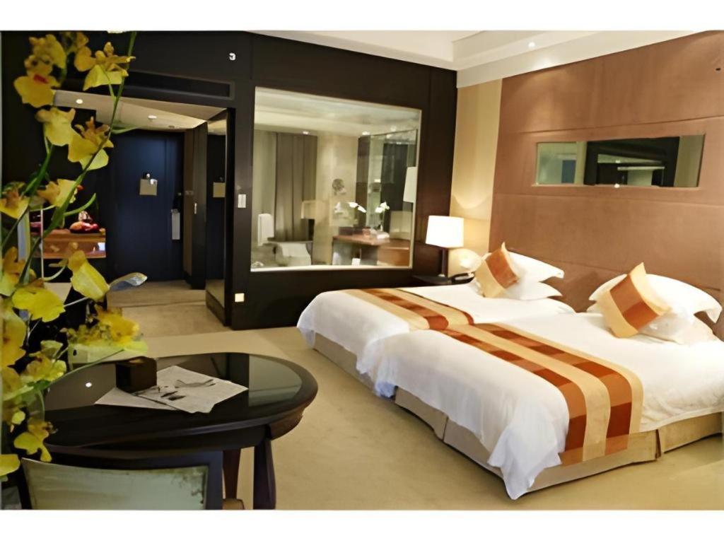 New Century Grand Hotel Xuzhou Bagian luar foto