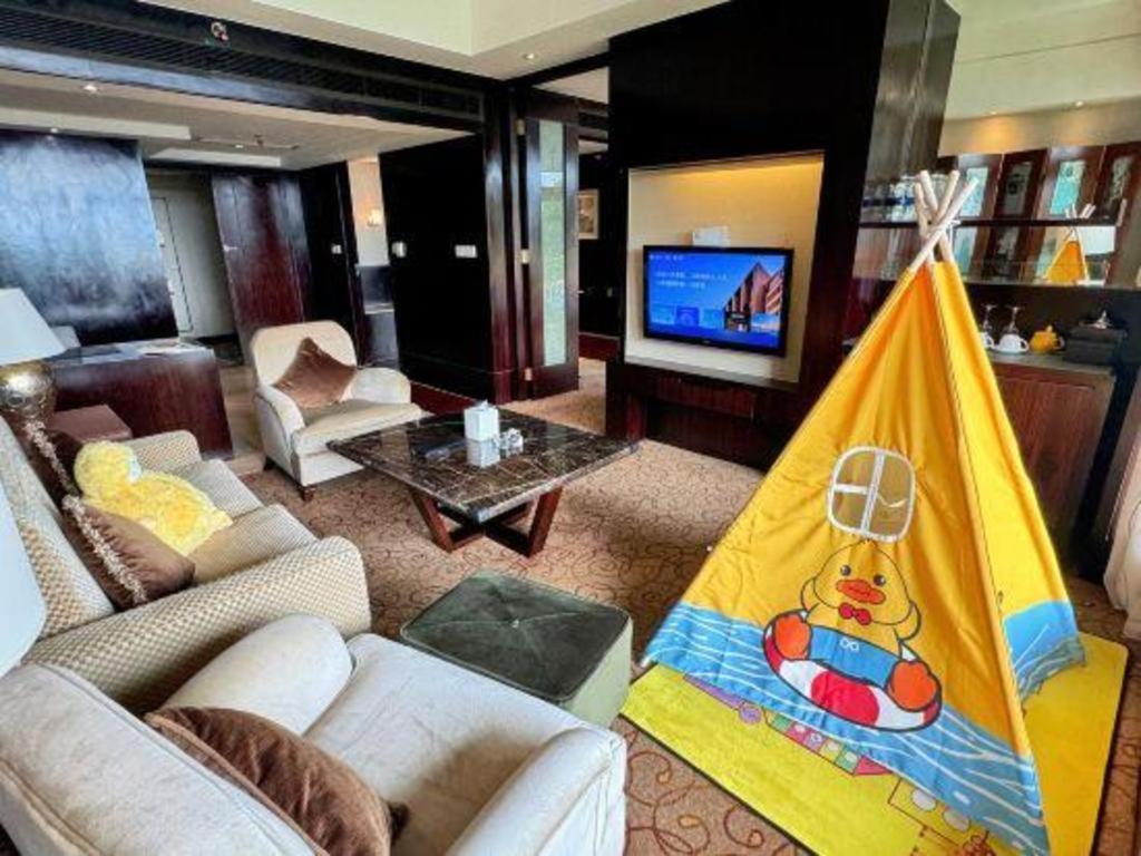 New Century Grand Hotel Xuzhou Bagian luar foto