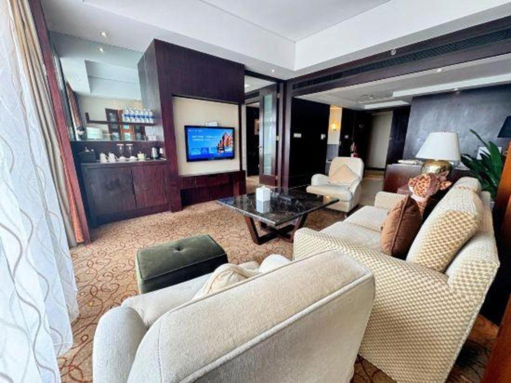 New Century Grand Hotel Xuzhou Bagian luar foto