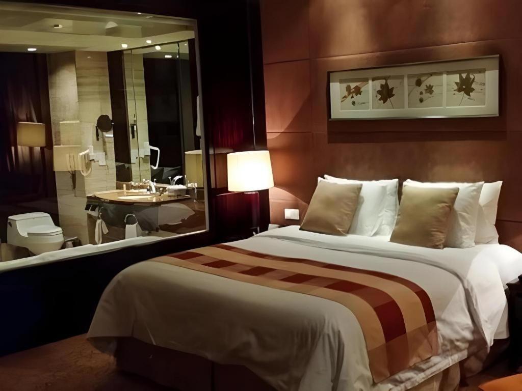New Century Grand Hotel Xuzhou Bagian luar foto